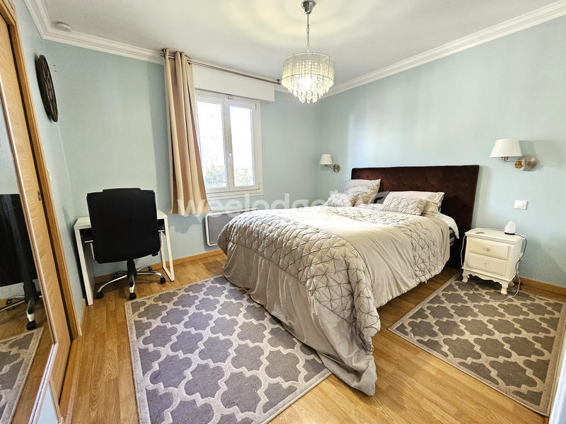 Maison - 220 m² - 9 pièces