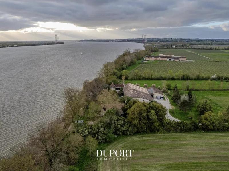 Propriété - 300 m²