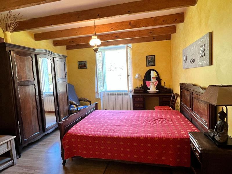 Propriété - 212 m² - 9 pièces