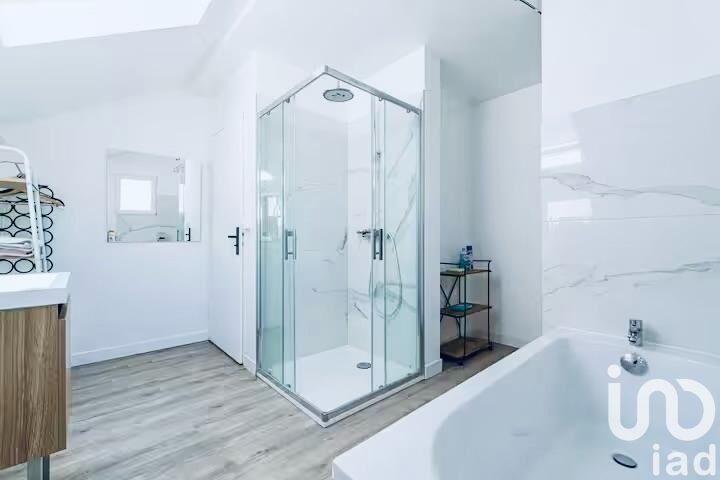 Maison - 220 m² - 10 pièces