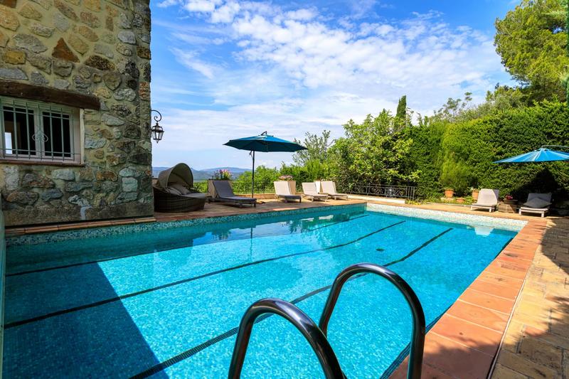 Villa - 235 m² - 9 pièces