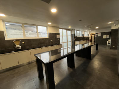 Local commercial - 429 m²