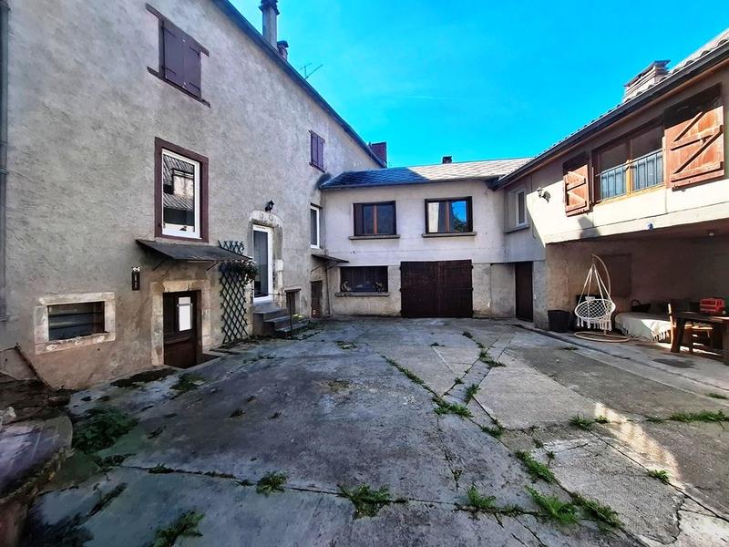 Maison traditionnelle - 240 m² - 11 pièces