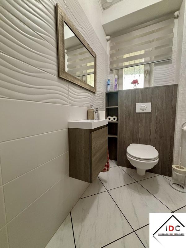 Maison - 166 m² - 6 pièces