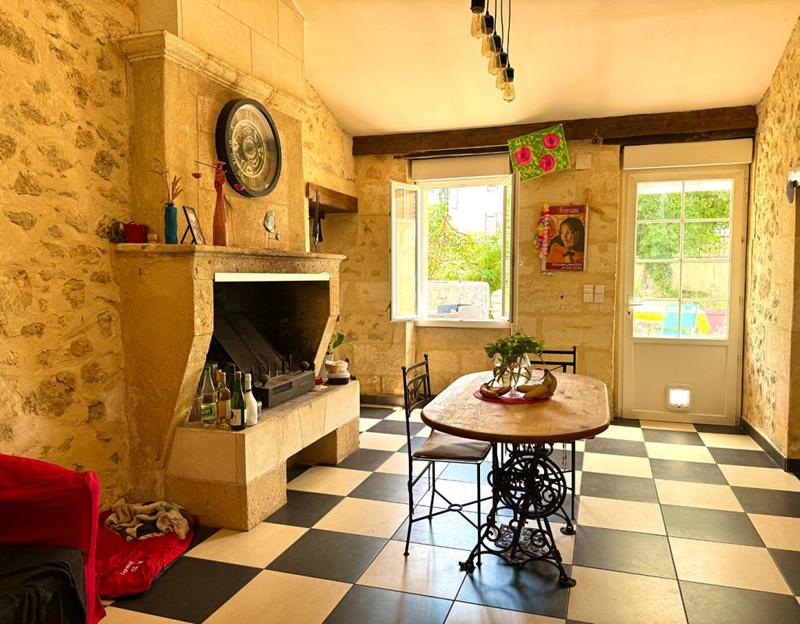 Maison - 220 m² - 9 pièces