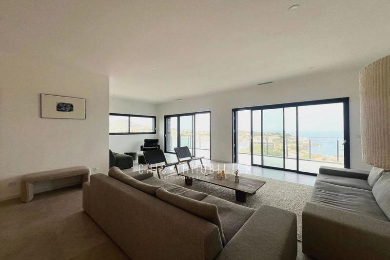 Propriété - 210 m² - 4 pièces