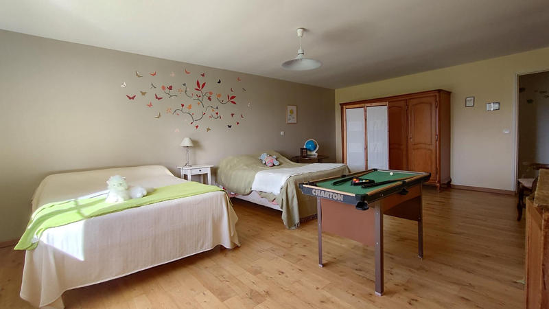 Maison - 242 m² - 7 pièces