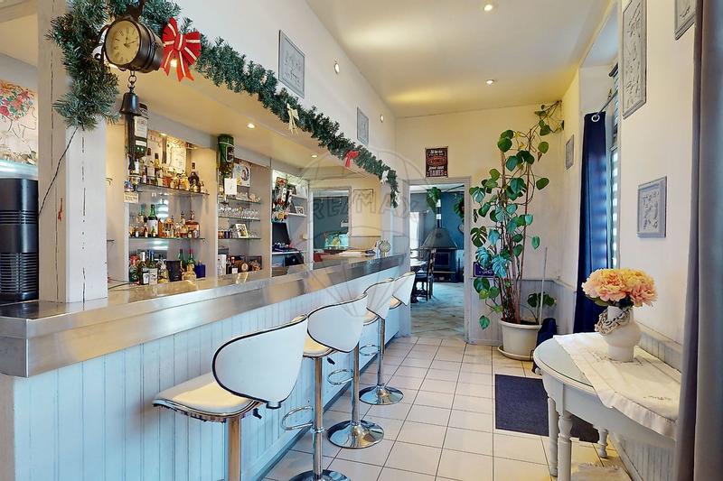 Maison - 245 m² - 6 pièces