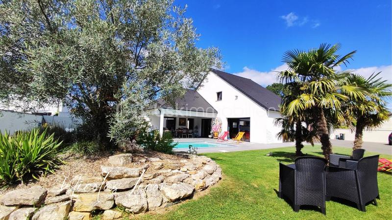 Propriété - 250 m² - 9 pièces