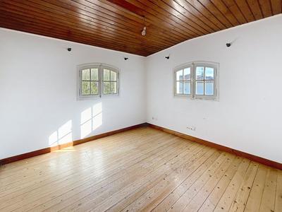 Maison - 200 m² - 4 pièces