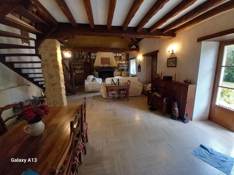 Maison - 360 m² - 8 pièces