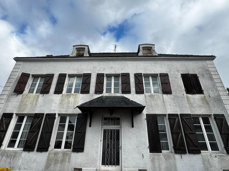 Maison - 352 m² - 15 pièces