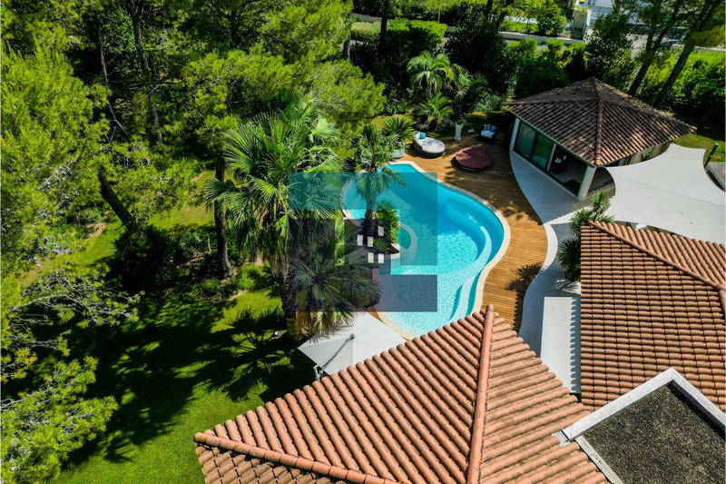 Villa - 420 m² - 7 pièces