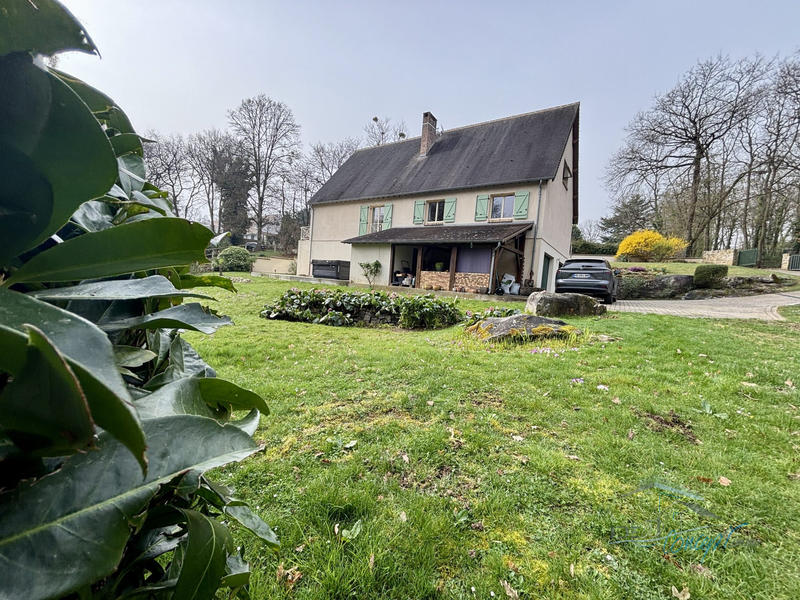 Maison - 252 m² - 8 pièces