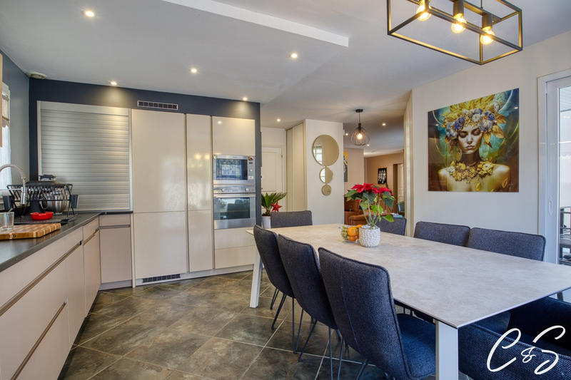 Maison - 163 m² - 6 pièces