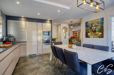 Maison - 163 m² - 6 pièces