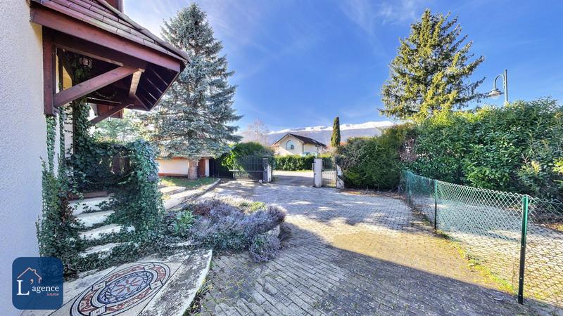 Maison - 224 m² - 5 pièces