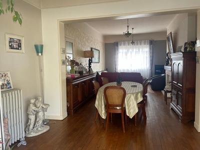 Maison - 415 m² - 9 pièces