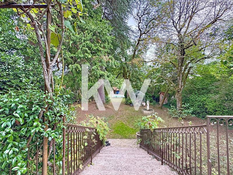 Maison - 205 m² - 7 pièces