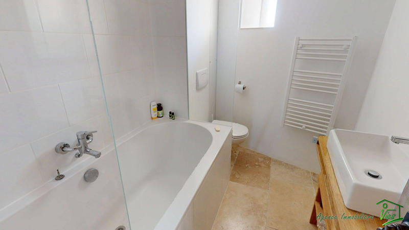 Maison - 202 m² - 6 pièces