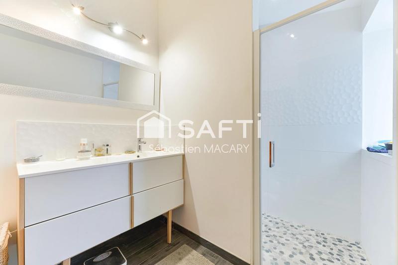 Maison - 180 m² - 8 pièces