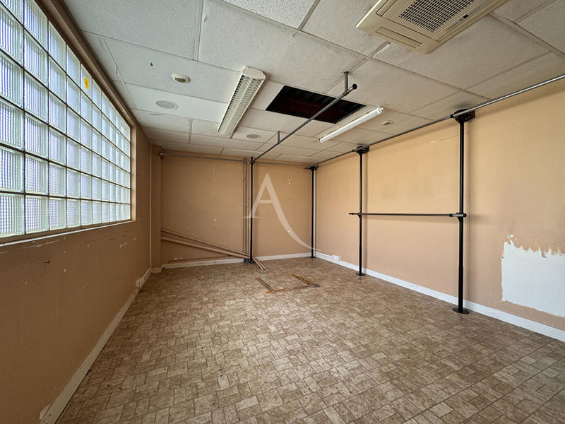 Maison - 587 m² - 5 pièces