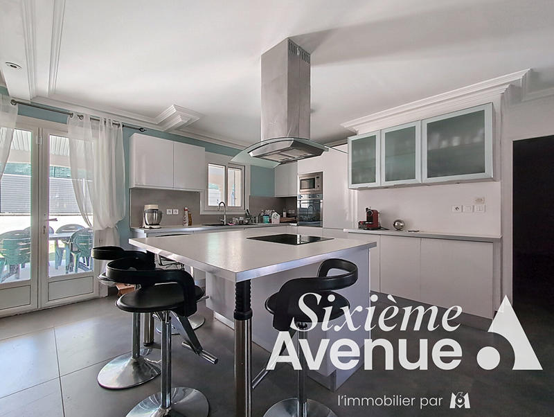 Maison - 146 m² - 8 pièces