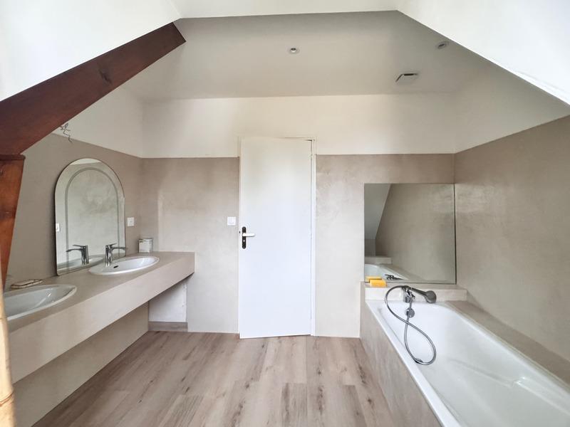 Maison - 250 m² - 7 pièces