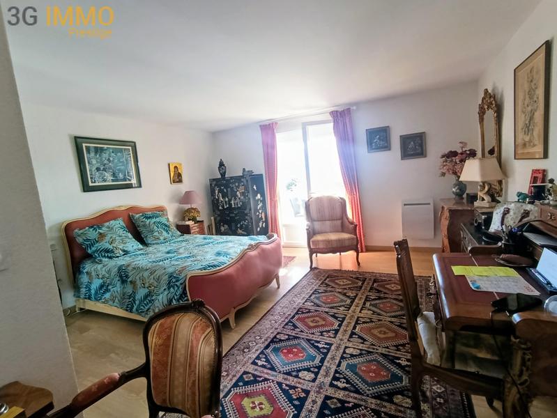 Villa - 247 m² - 8 pièces