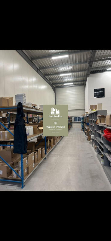 Local d'activités - 242 m²