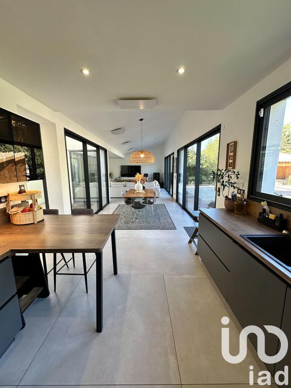 Maison - 236 m² - 8 pièces