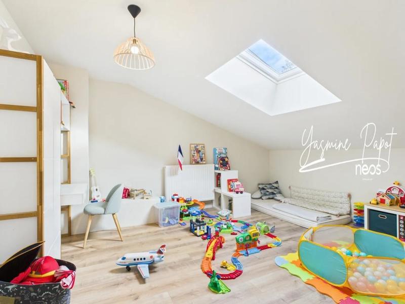 Maison - 220 m² - 8 pièces