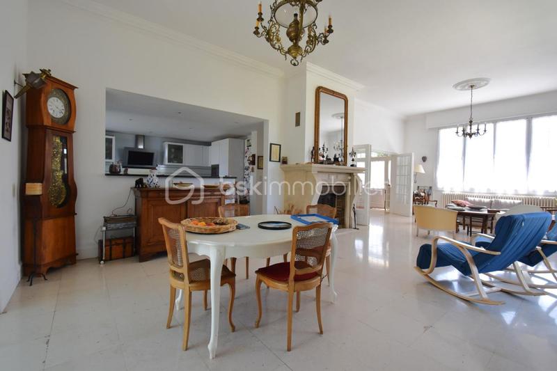 Demeure - 303 m² - 11 pièces