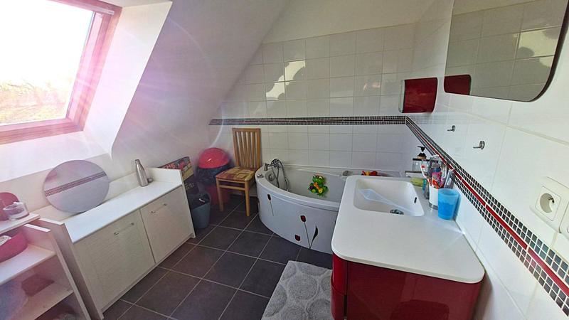 Maison - 98 m² - 5 pièces