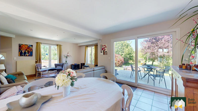 Maison - 180 m² - 8 pièces