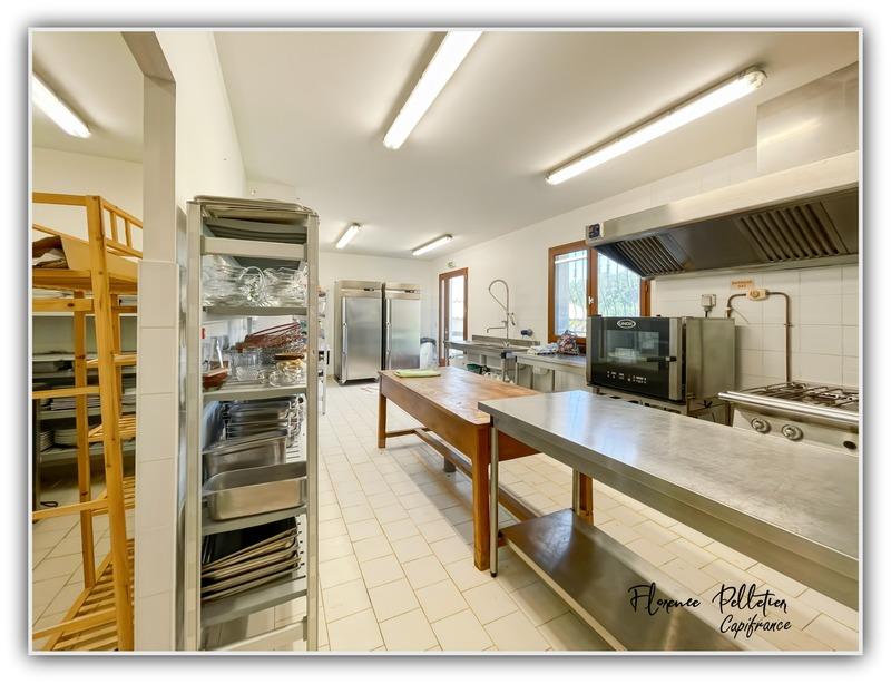 Maison - 605 m² - 18 pièces