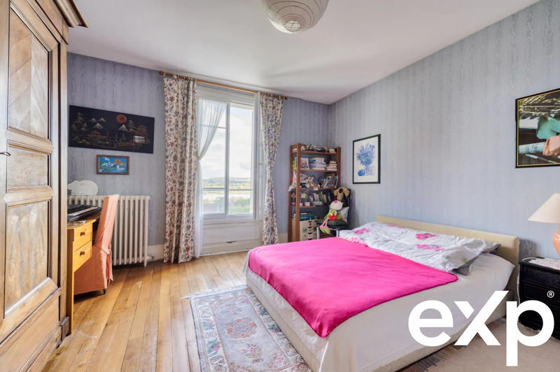 Maison - 196 m² - 7 pièces