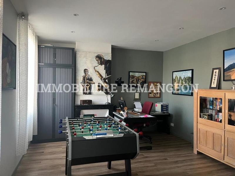 Demeure - 235 m² - 8 pièces