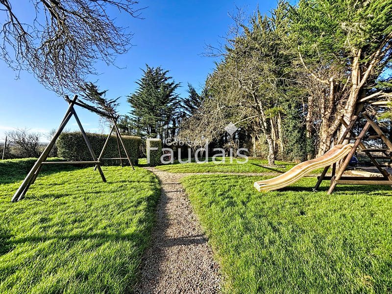 Maison - 267 m² - 11 pièces