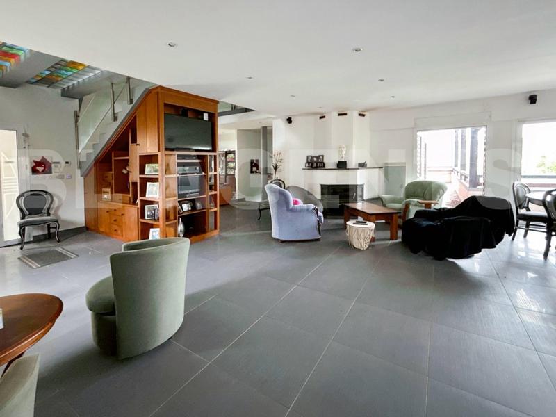 Villa - 322 m² - 6 pièces