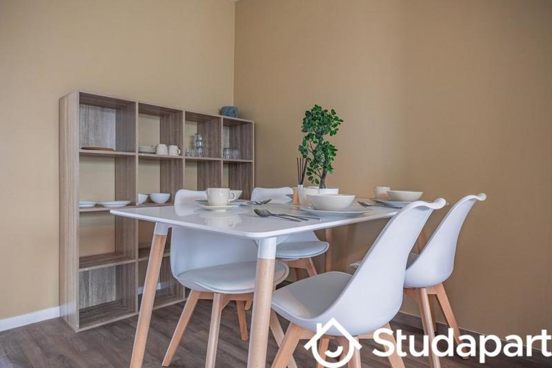 Chambre - 12 m² - 1 pièce