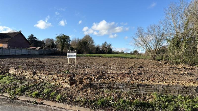 Terrain constructible - 1 000 m²