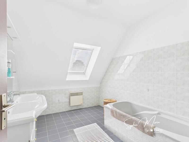 Maison - 145 m² - 9 pièces