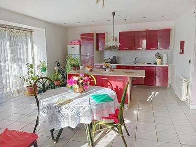 Maison - 200 m² - 9 pièces