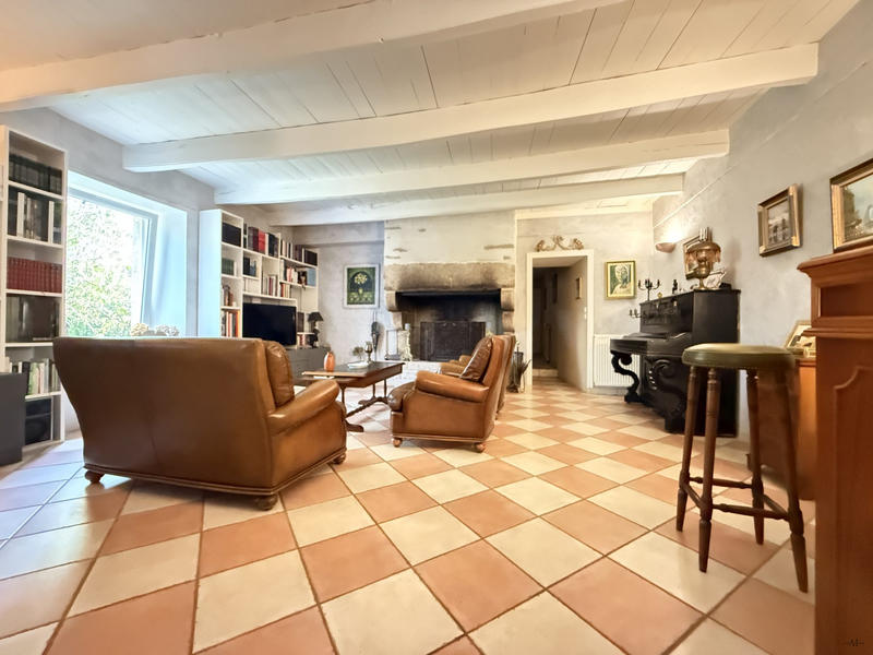 Maison - 270 m² - 6 pièces