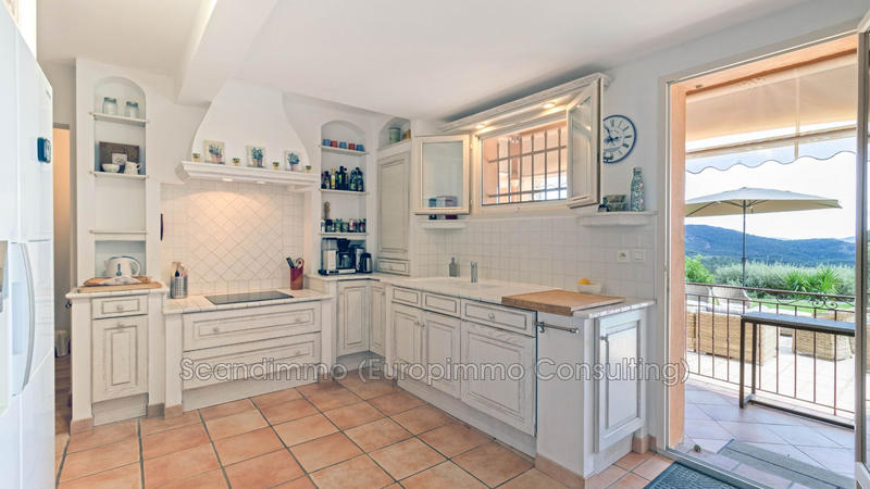 Maison - 180 m² - 5 pièces