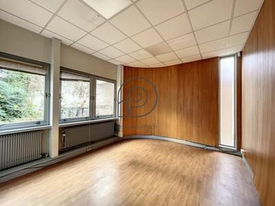 Bureau - 244 m²