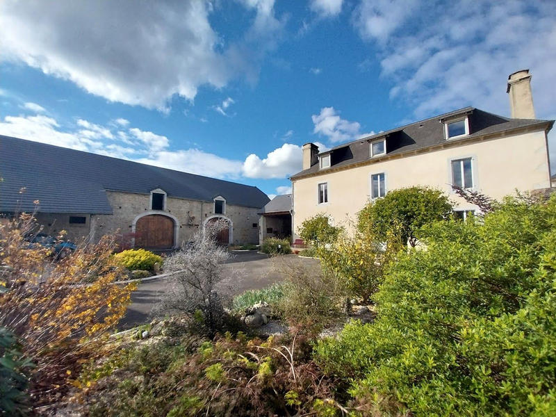 Maison - 270 m² - 7 pièces