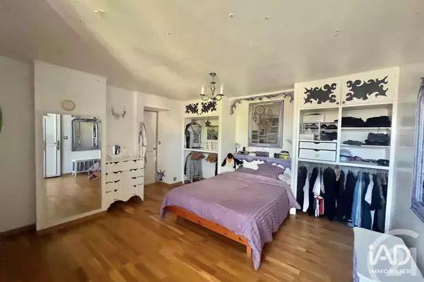 Maison - 180 m² - 5 pièces