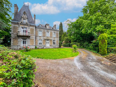 Maison - 358 m² - 11 pièces